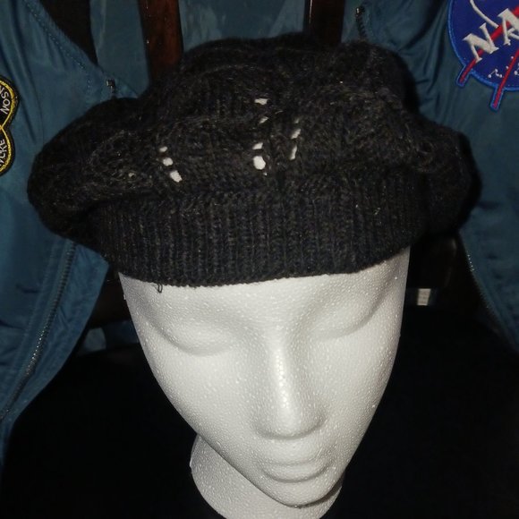 Knit Stretchy Black Beret - Picture 4 of 4